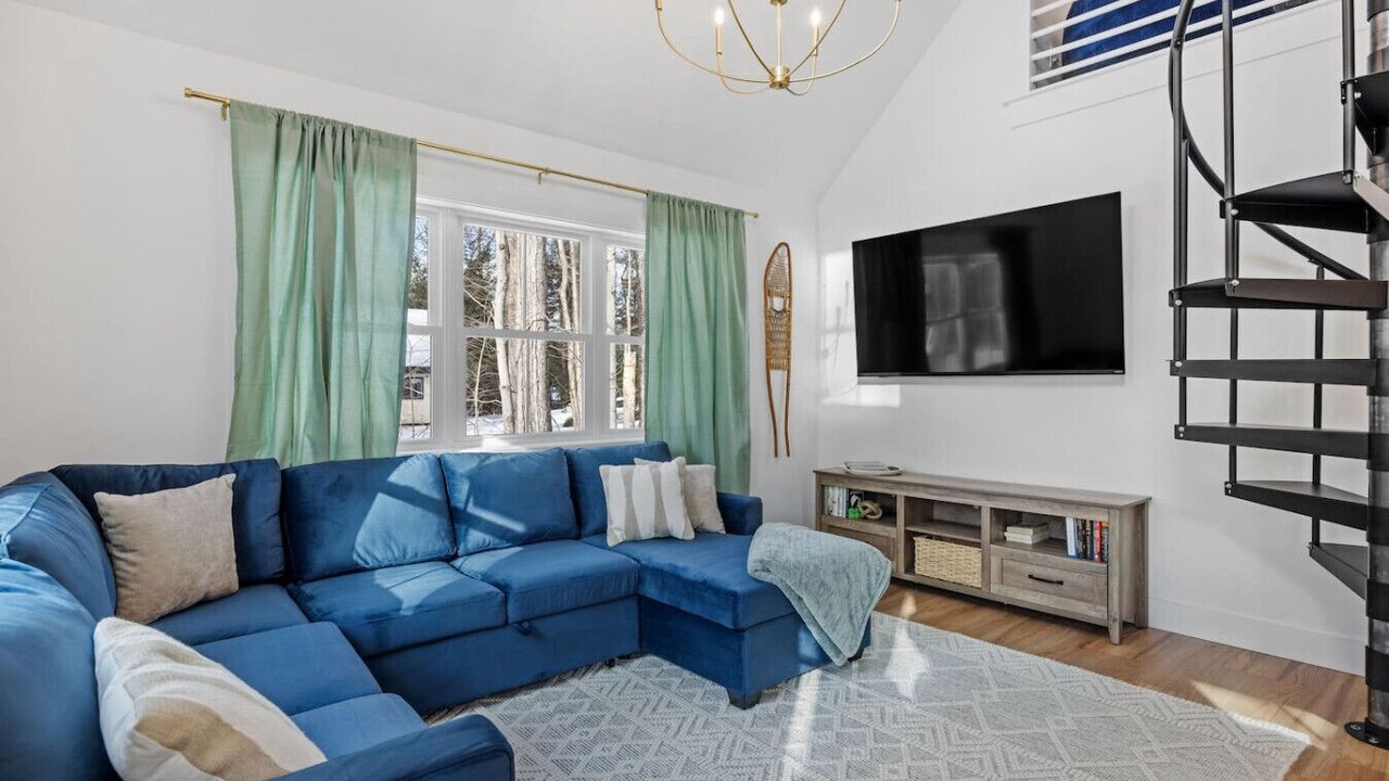 Photo of Livingroom in Tuftonboro