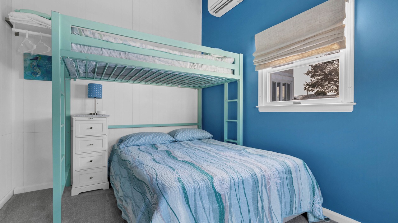 Photo of Bedroom in Westbrook Center