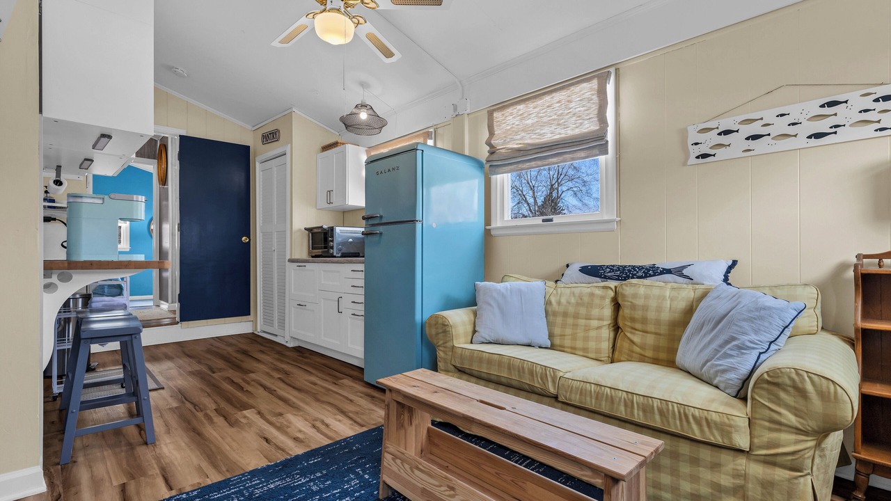 Photo of Livingroom in Westbrook Center