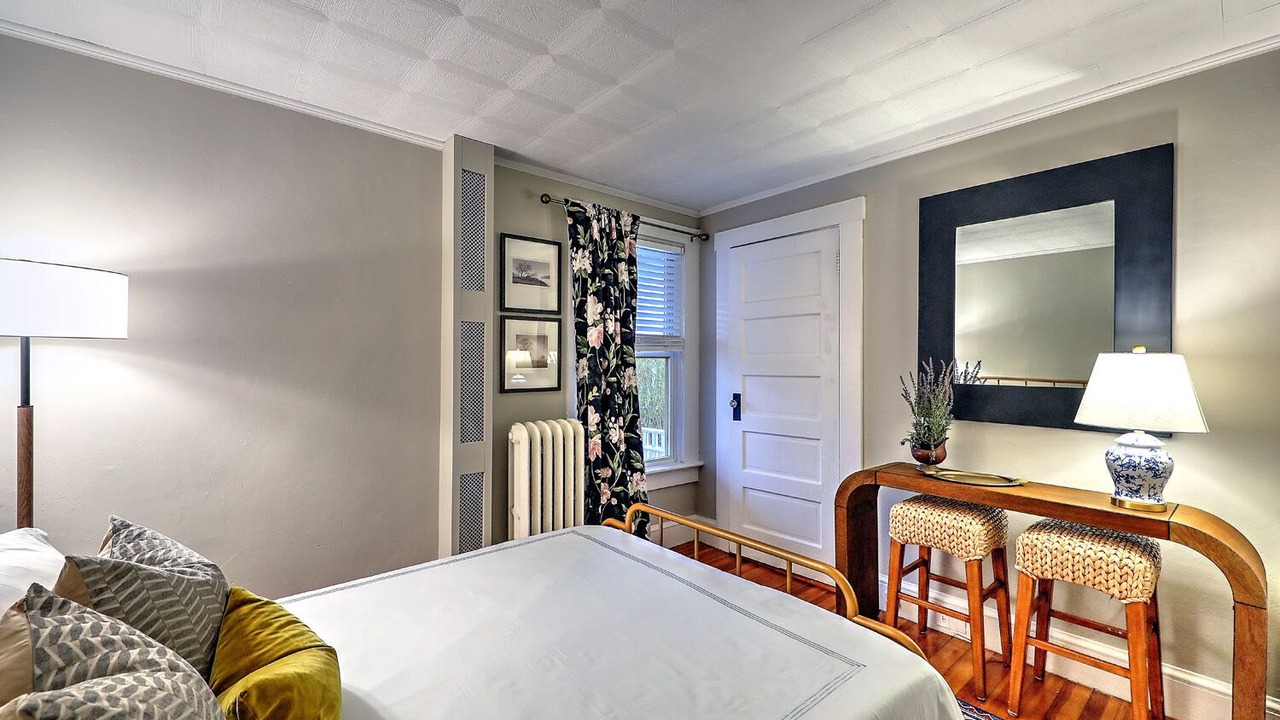 Photo of Bedroom in Top of the Hill
