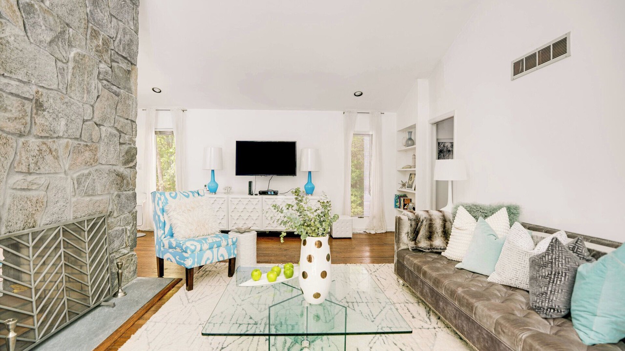 Photo of Livingroom in Northwest Harbor