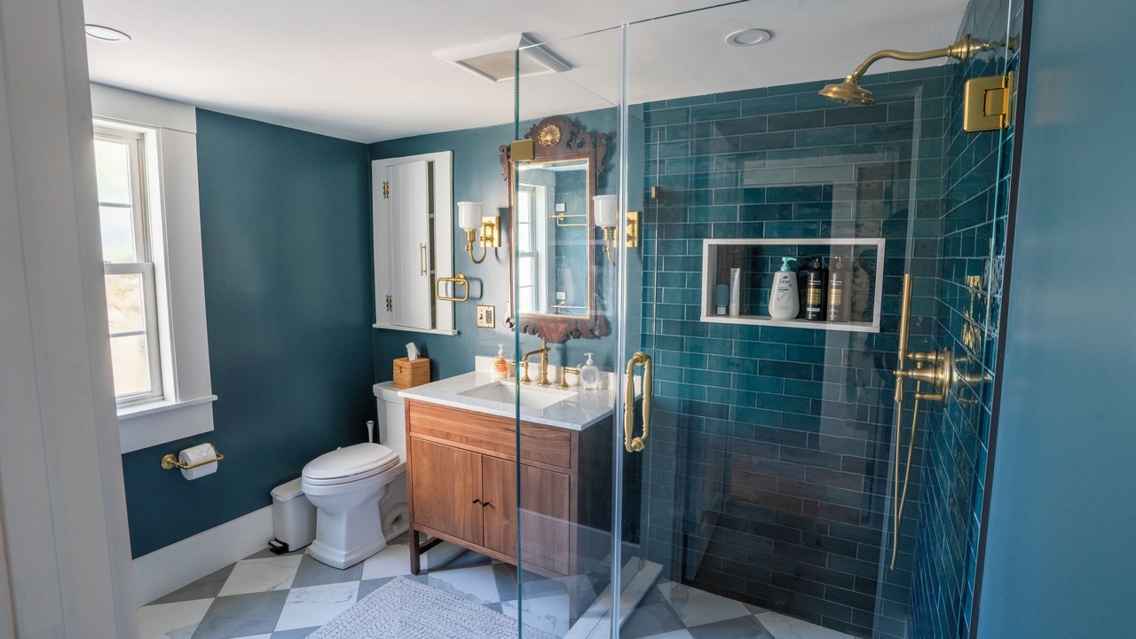 Photo of Bathroom in Commercial Street