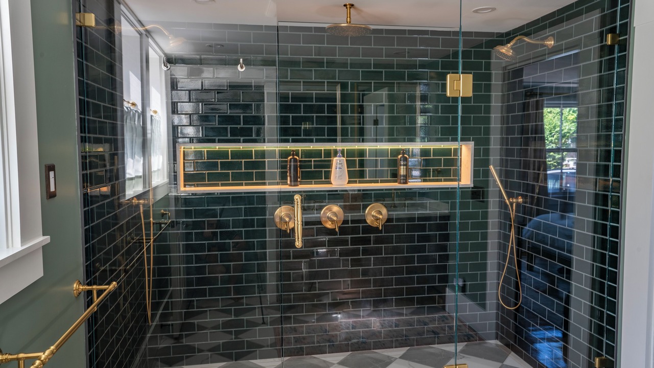 Photo of Bathroom in Commercial Street