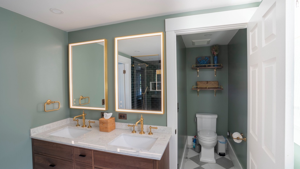 Photo of Bathroom in Commercial Street