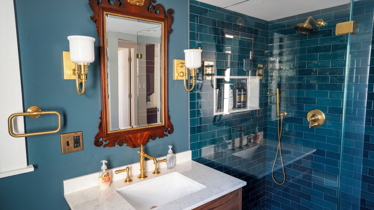 Photo of Bathroom in Commercial Street