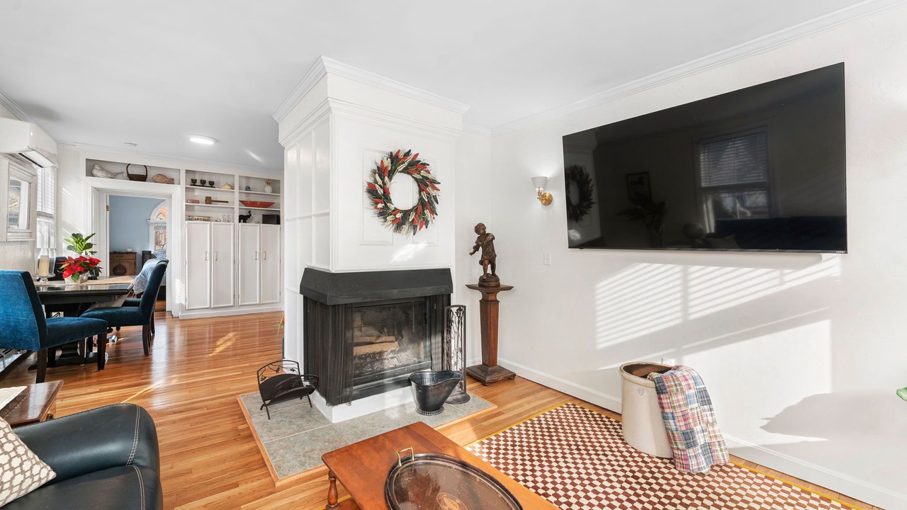 Photo of Livingroom in The Point