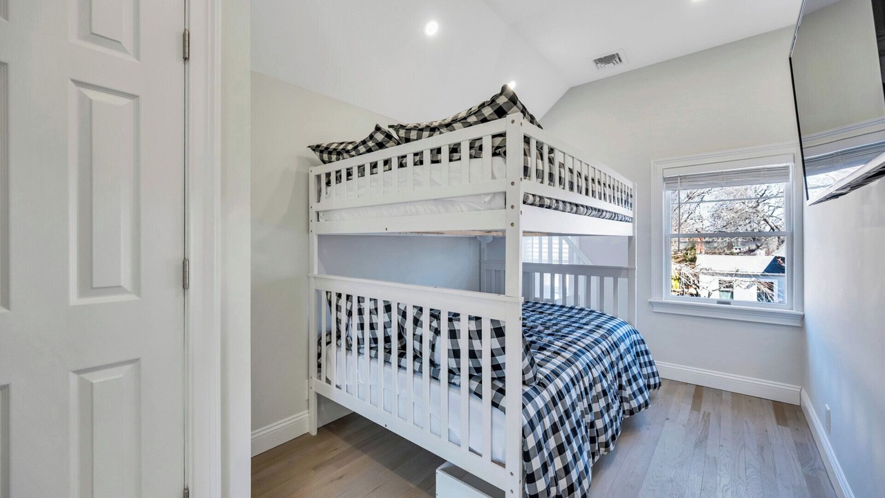 Photo of Bedroom in Greenport West