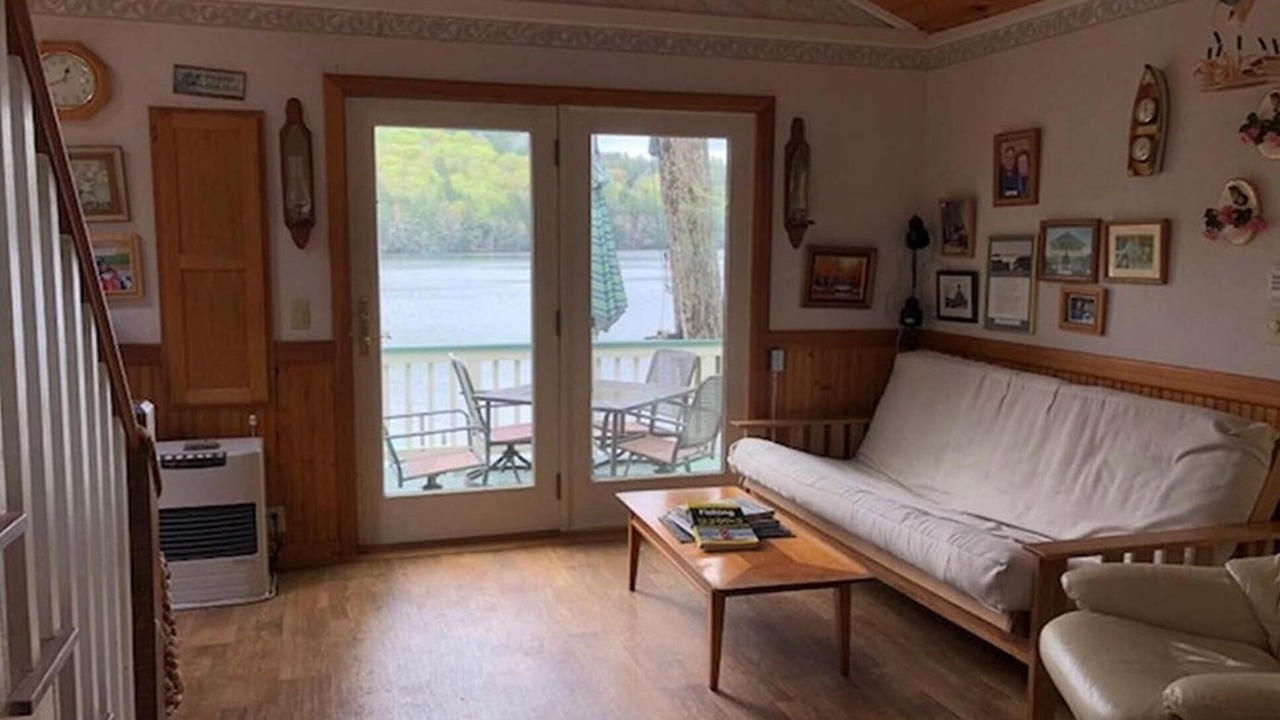 Photo of Livingroom in Alton