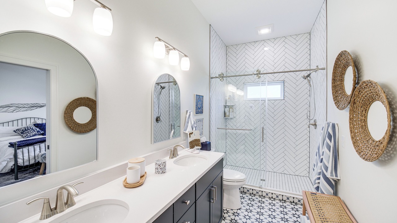 Photo of Bathroom in Madison-on-the-Lake
