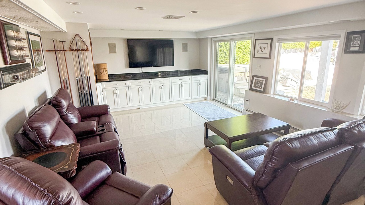 Photo of Livingroom in Massapequa