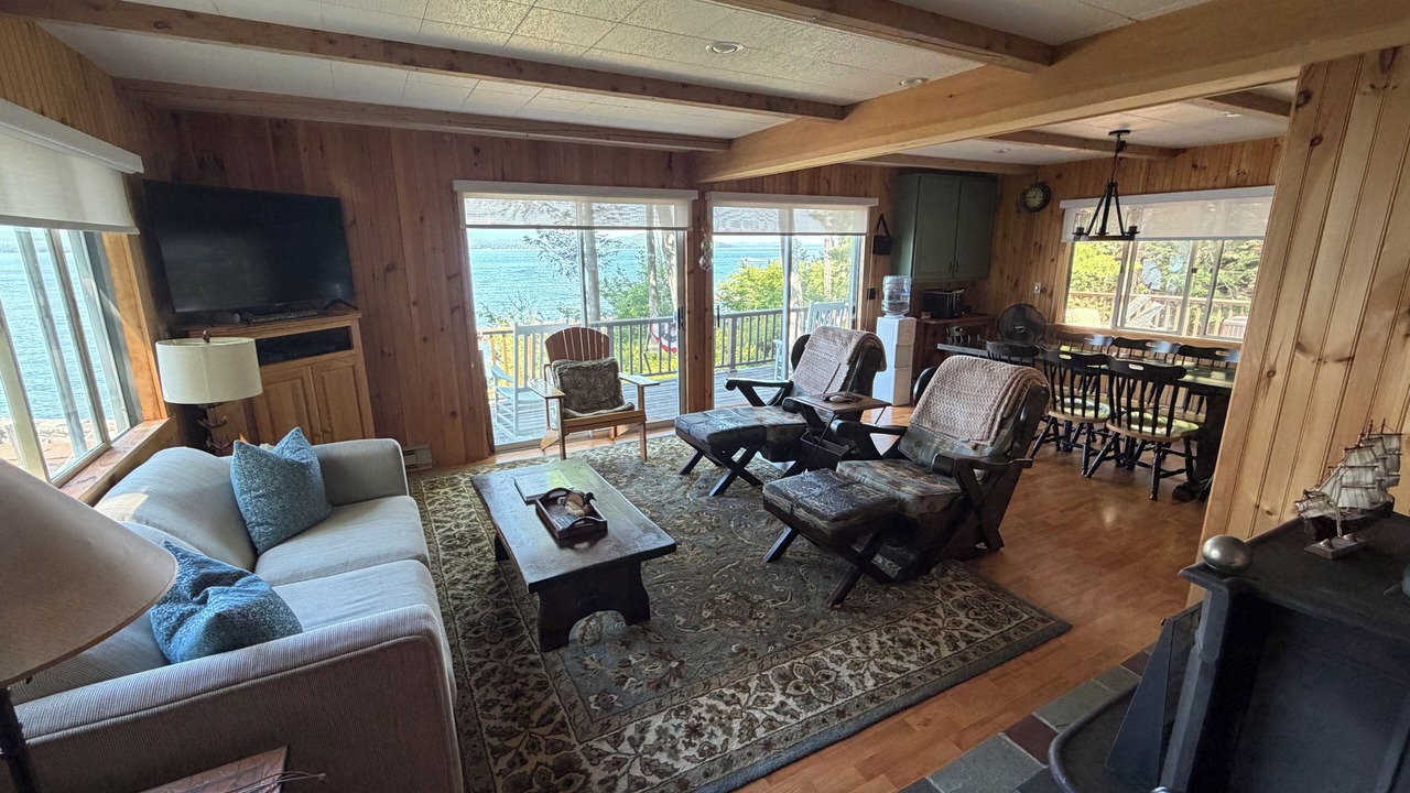 Photo of Livingroom in Barndoor Island