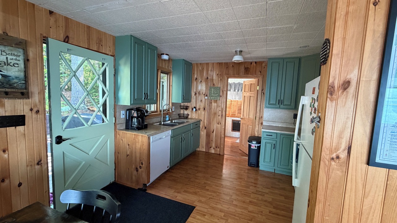 Photo of Kitchen in Barndoor Island