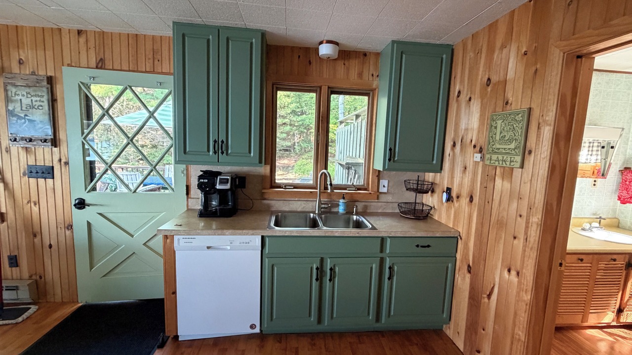 Photo of Kitchen in Barndoor Island