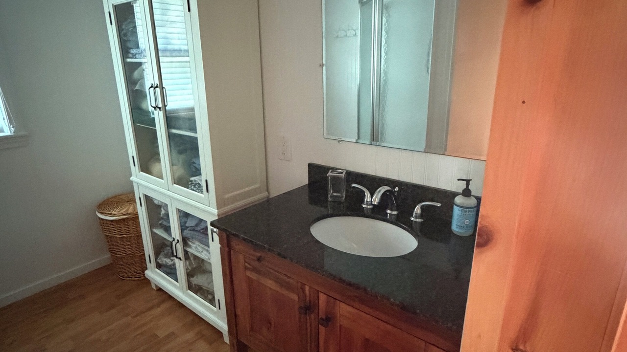 Photo of Bathroom in Barndoor Island