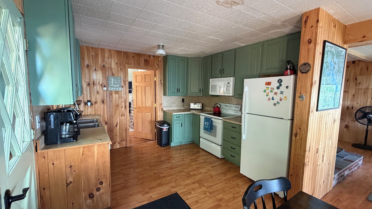Photo of Kitchen in Barndoor Island