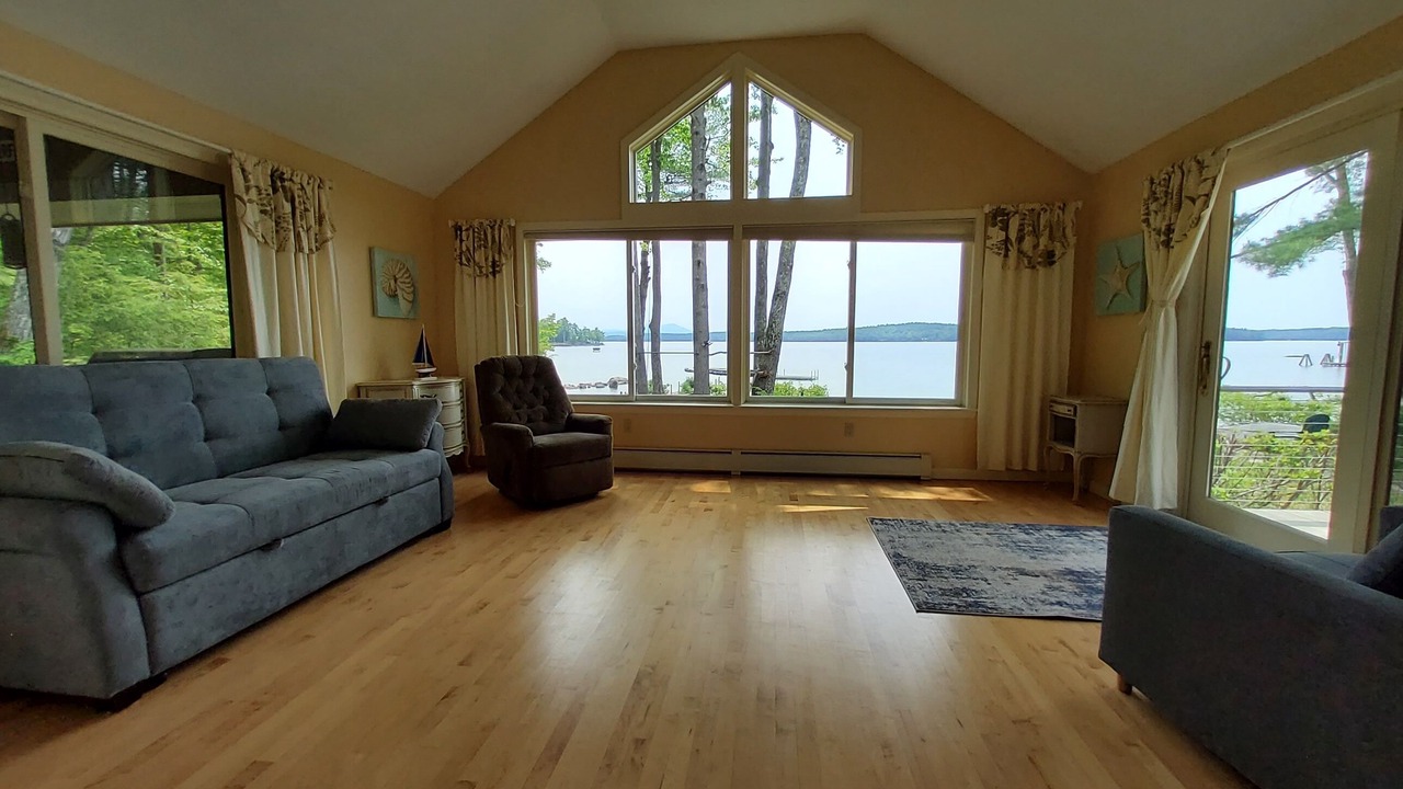 Photo of Livingroom in Moultonborough