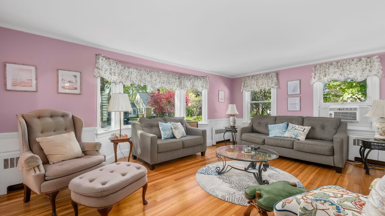 Photo of Livingroom in Hyannis