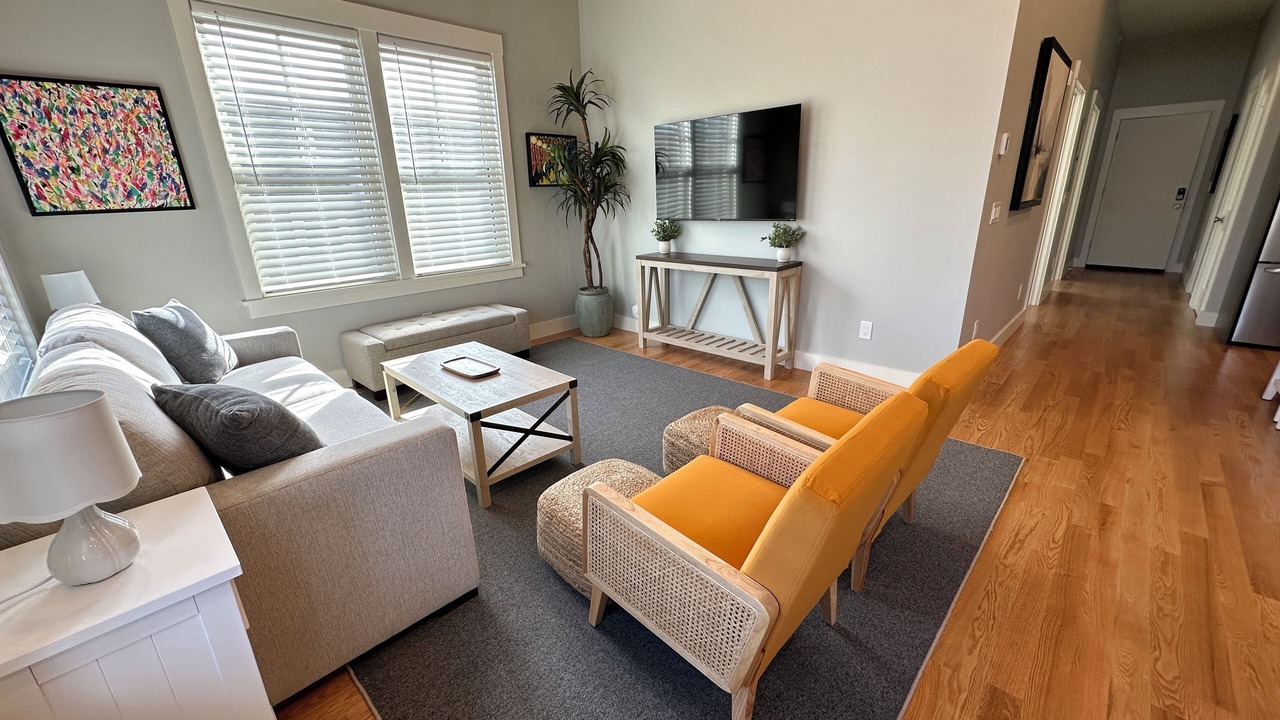 Photo of Livingroom in Off Broadway