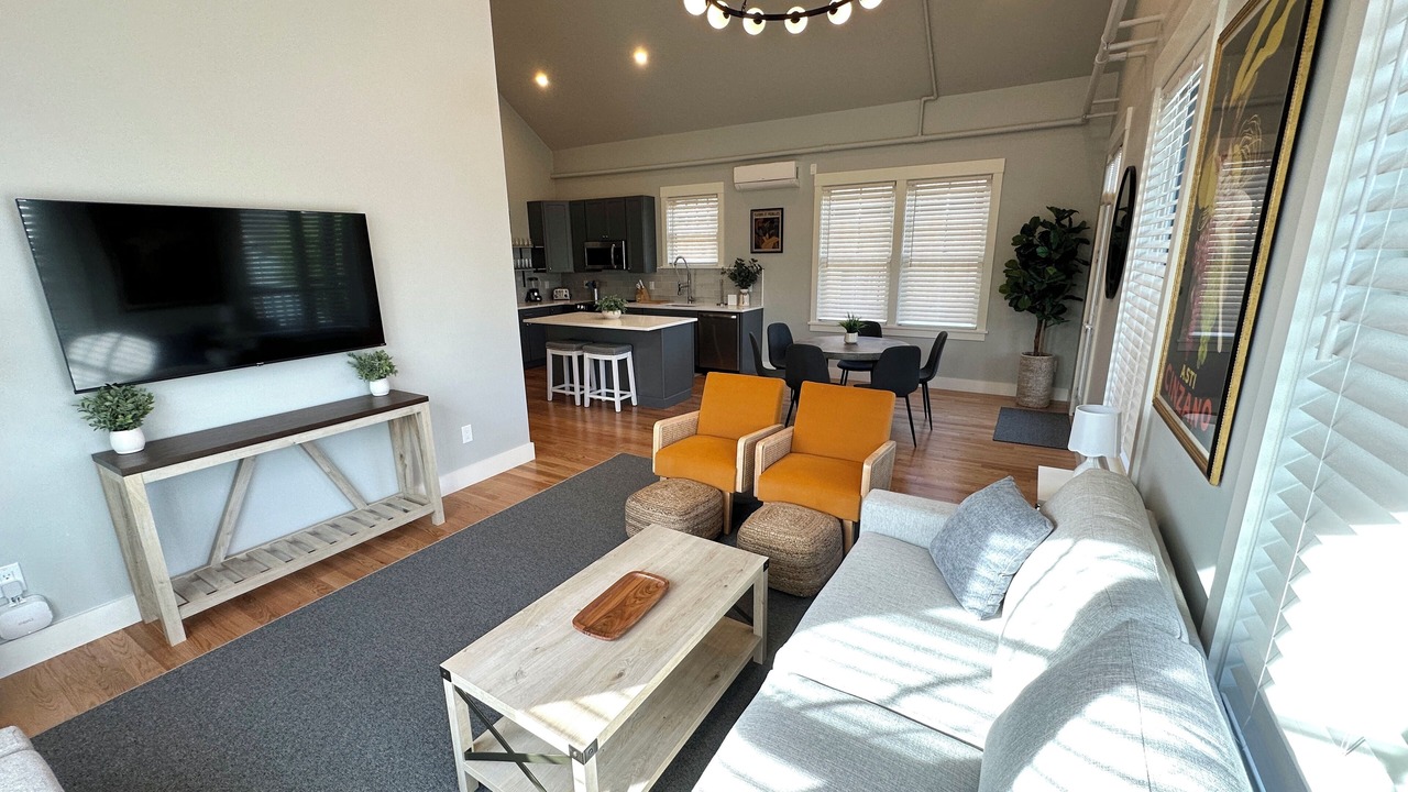 Photo of Livingroom in Off Broadway