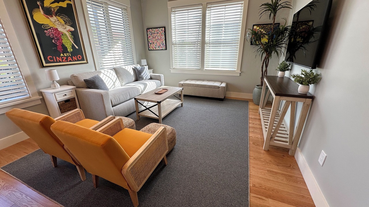 Photo of Livingroom in Off Broadway