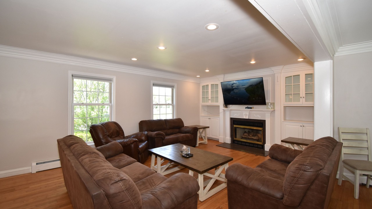 Photo of Livingroom in Eastward Look