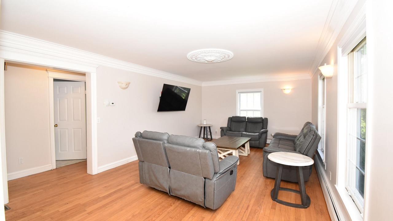 Photo of Livingroom in Eastward Look