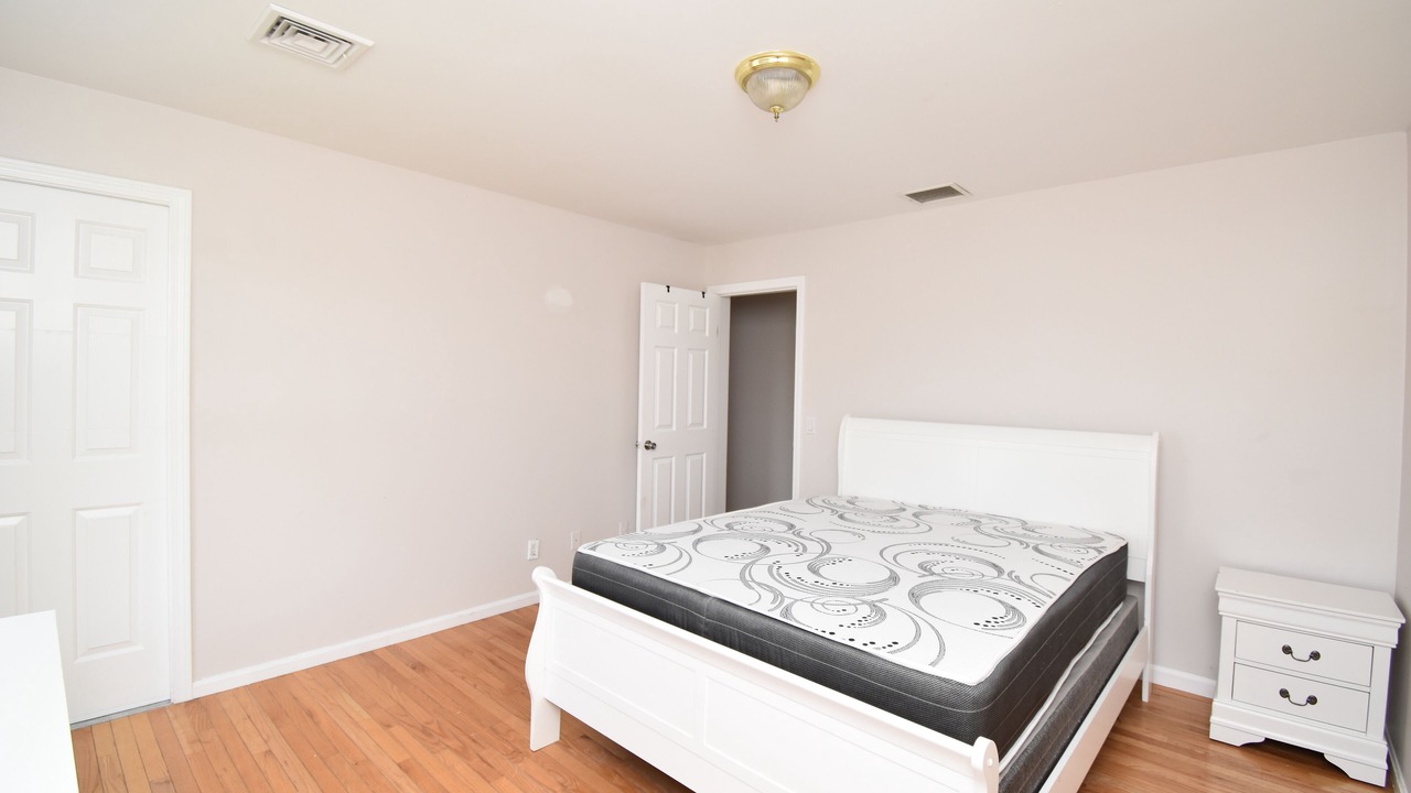 Photo of Bedroom in Eastward Look
