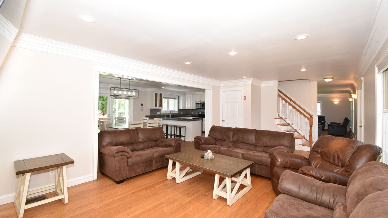 Photo of Livingroom in Eastward Look