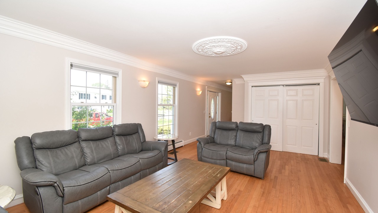 Photo of Livingroom in Eastward Look