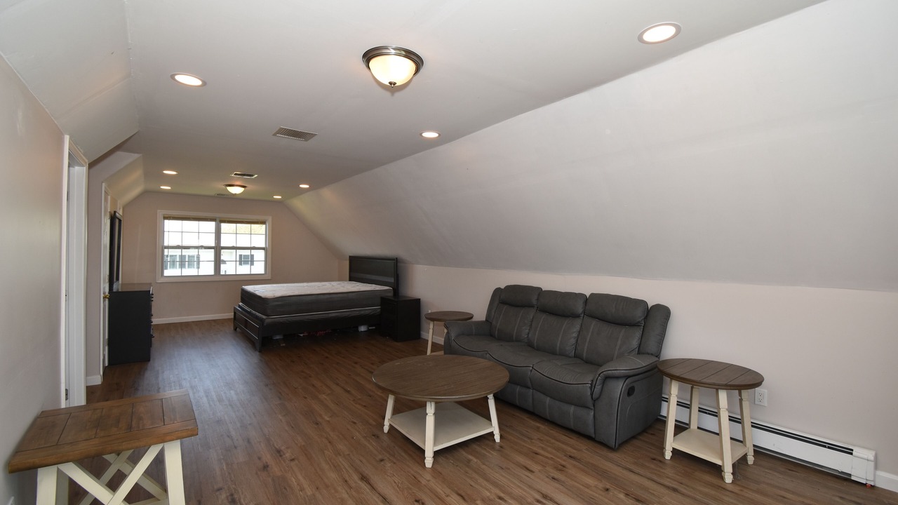Photo of Livingroom in Eastward Look