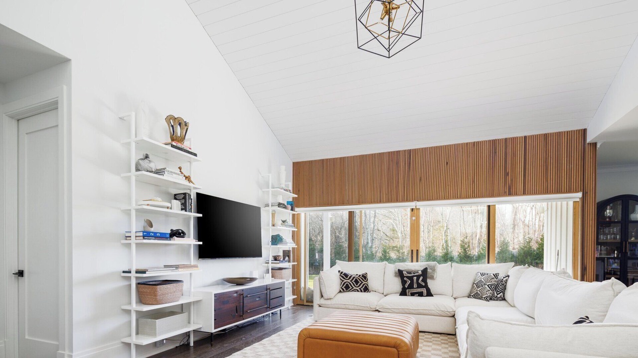 Photo of Livingroom in Mattituck