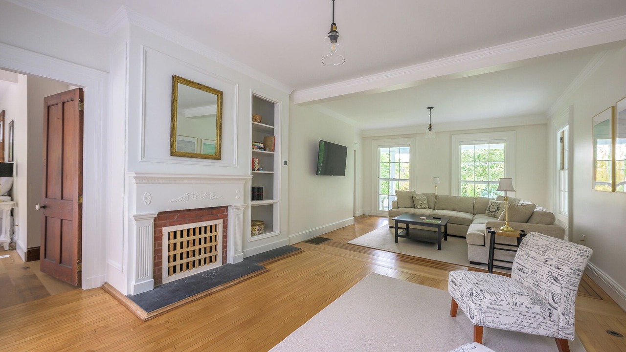 Photo of Livingroom in Hillsdale