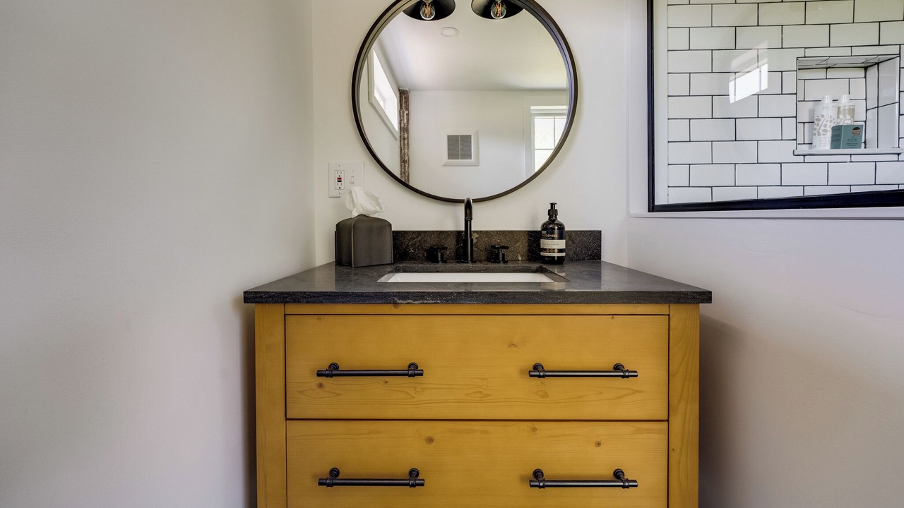 Photo of Bathroom in Higganum