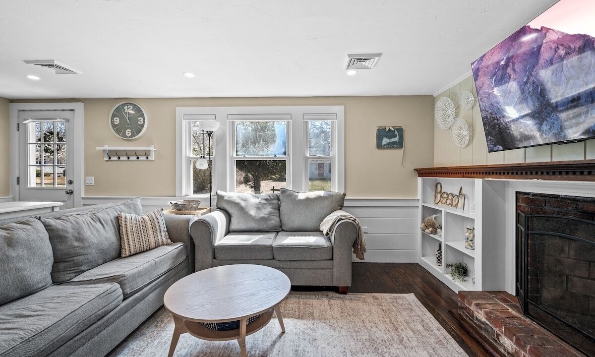 Photo of Livingroom in West Yarmouth