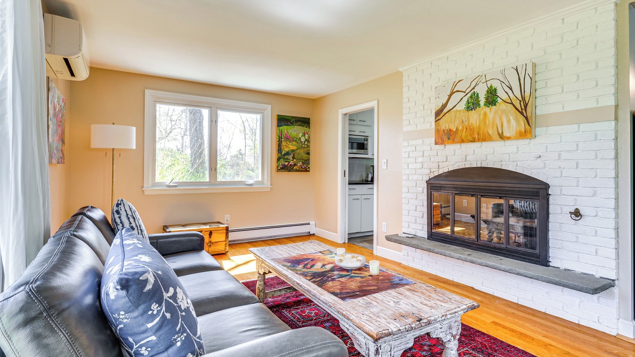 Photo of Livingroom in Marshfield Hills