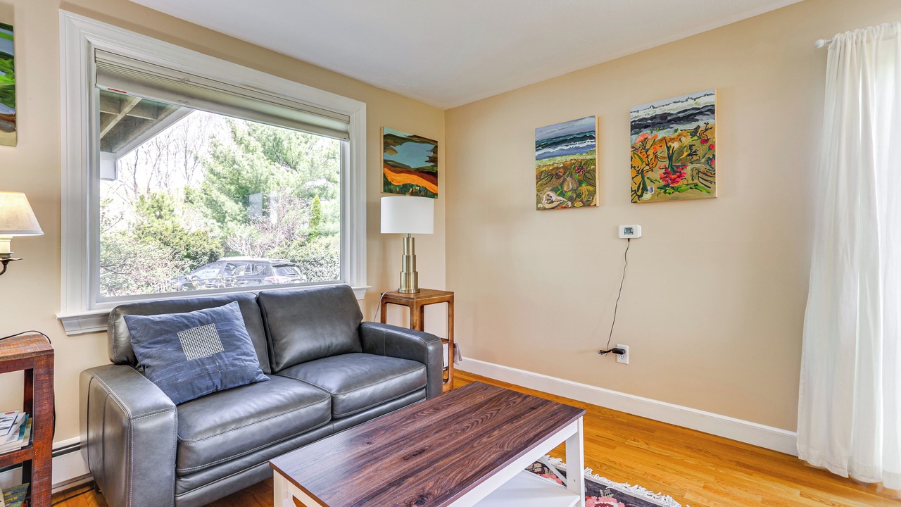 Photo of Livingroom in Marshfield Hills