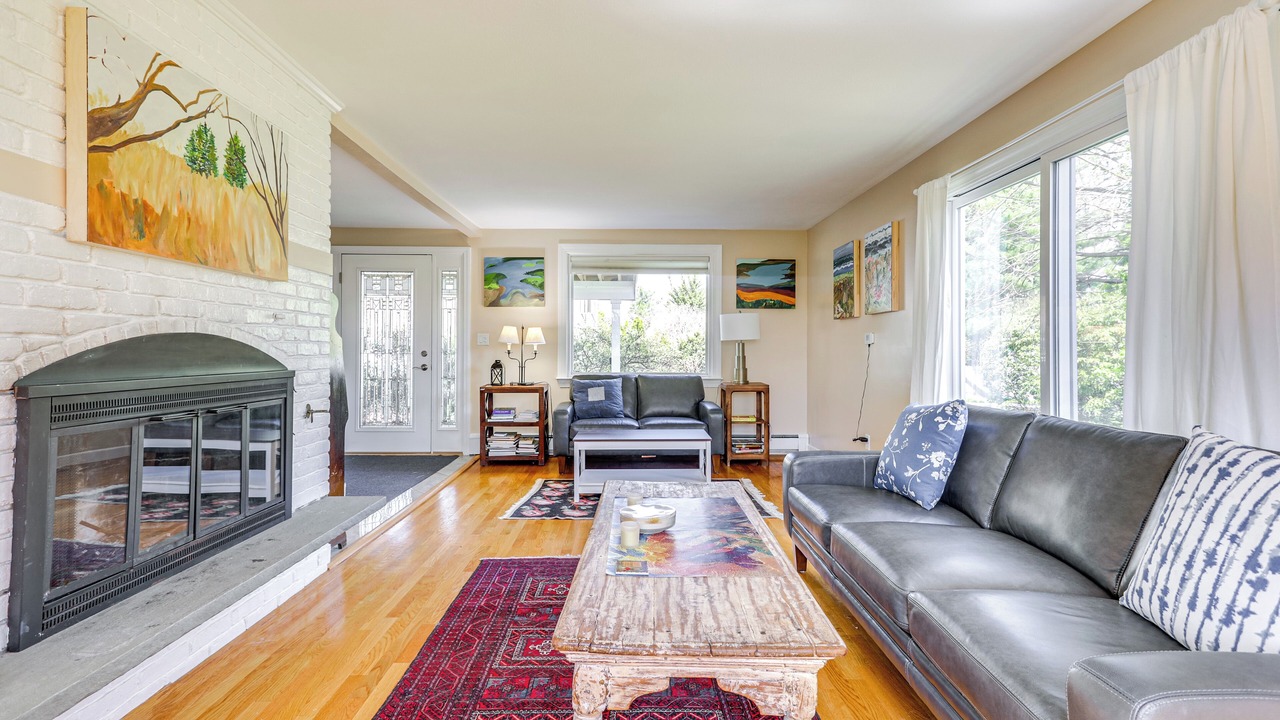 Photo of Livingroom in Marshfield Hills