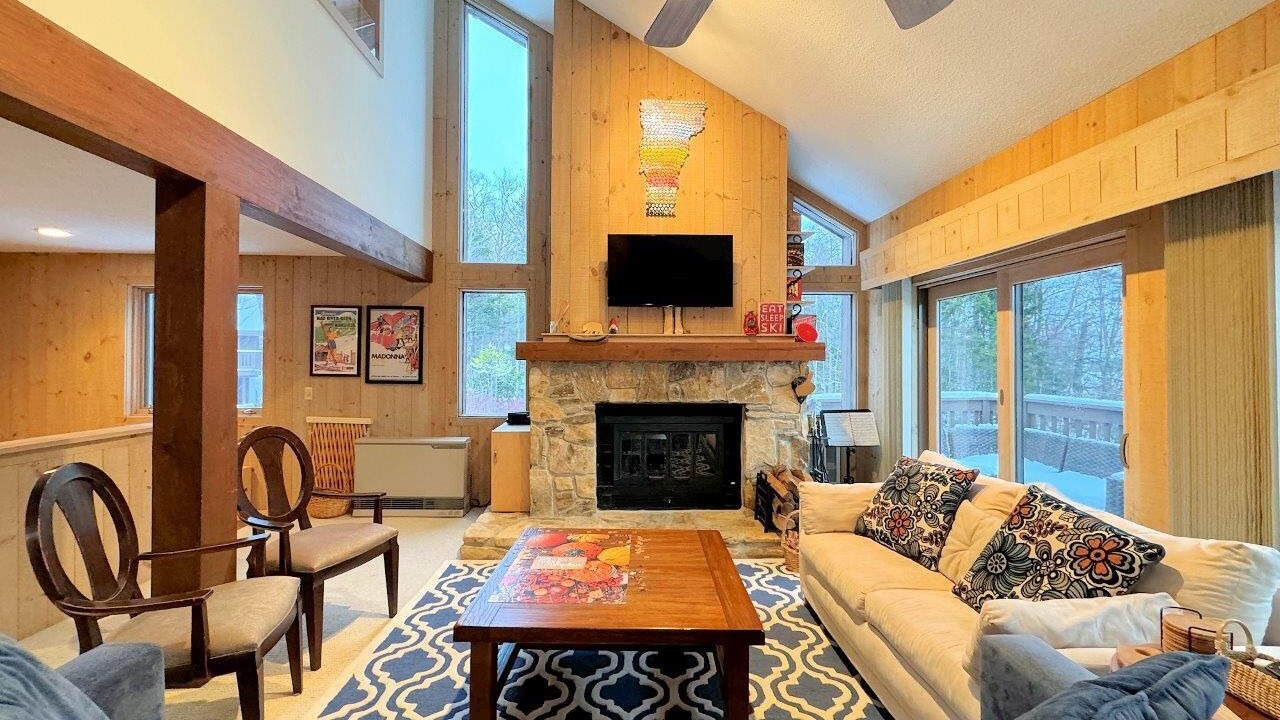 Photo of Livingroom in Bromley Mountain