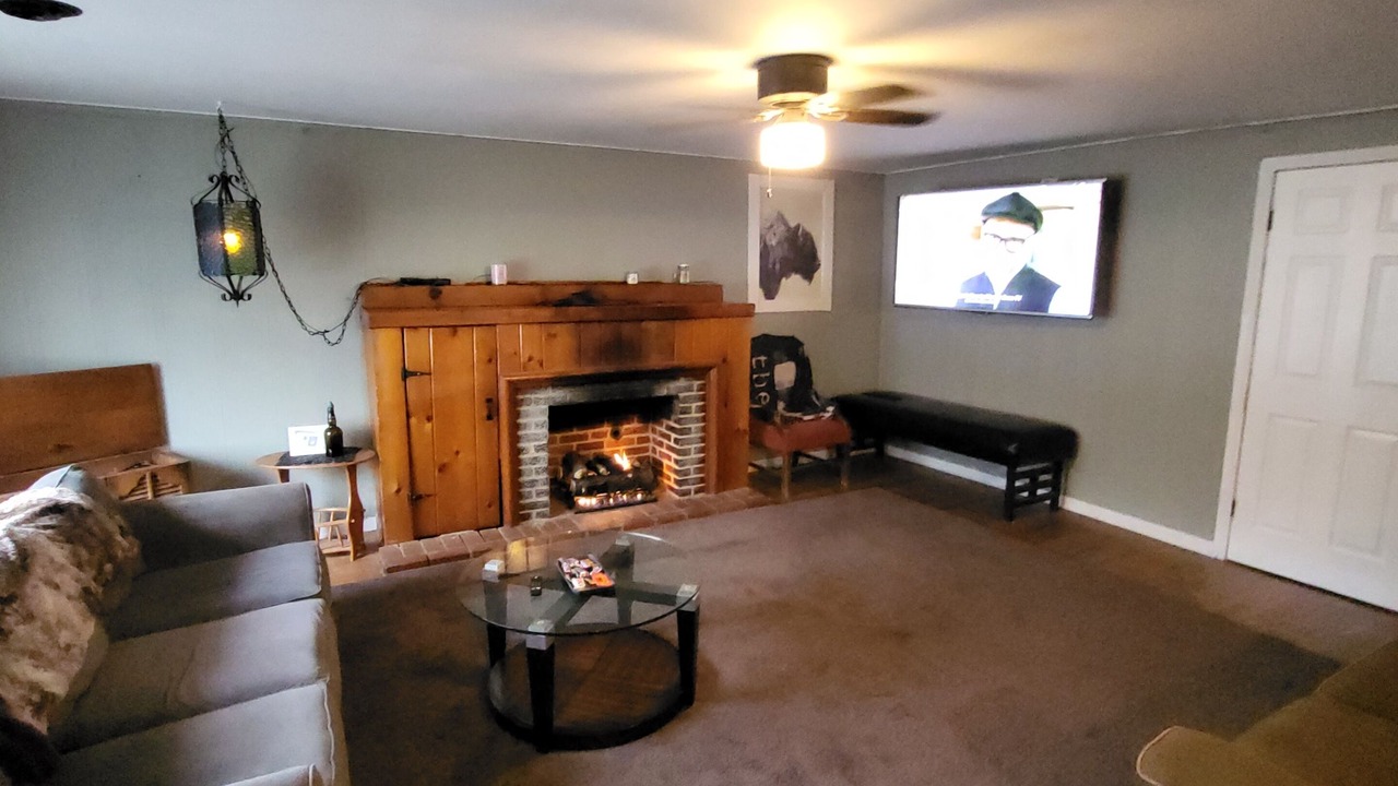 Photo of Livingroom in Town of Aurora