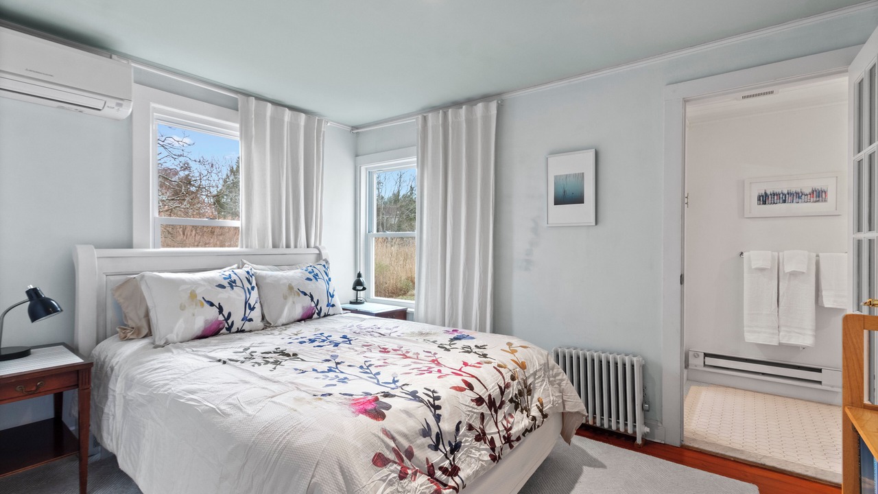 Photo of Bedroom in Mystic