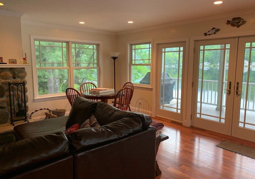 Photo of Livingroom in Sunapee