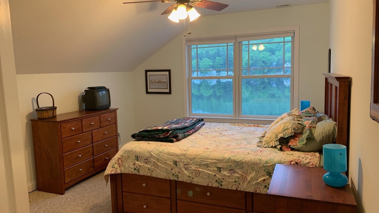 Photo of Bedroom in Sunapee
