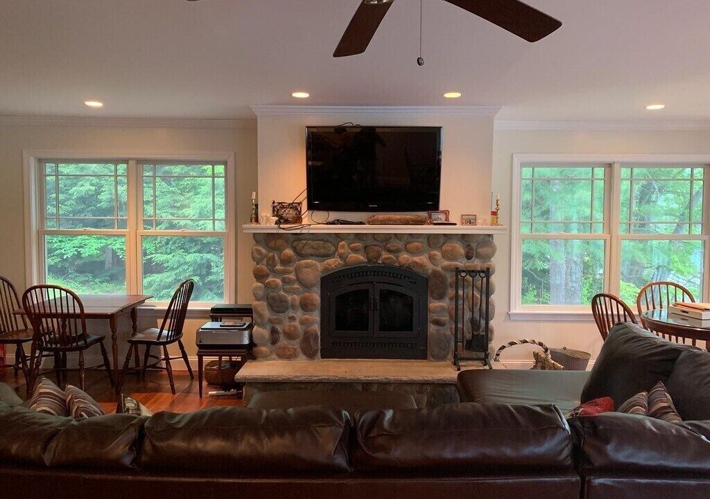 Photo of Livingroom in Sunapee