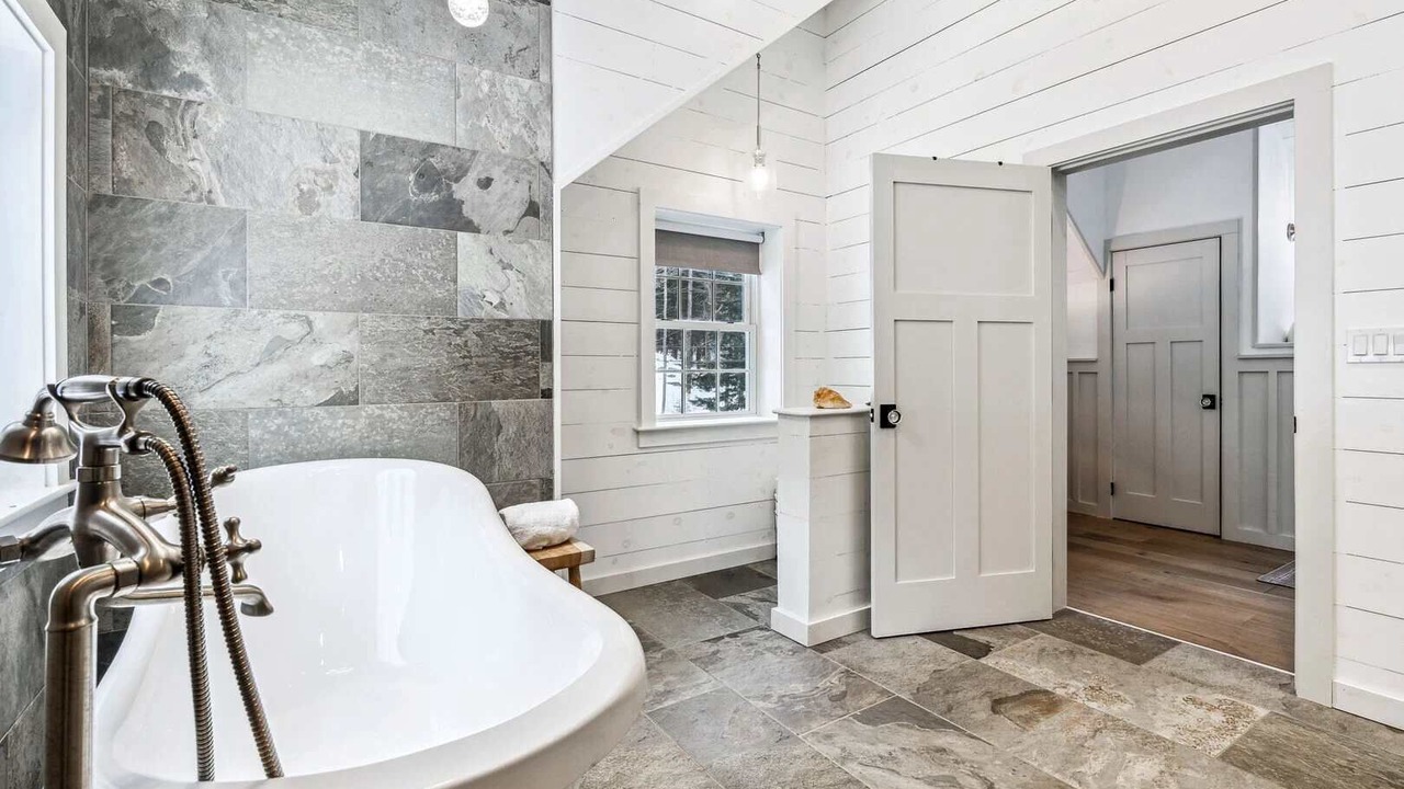 Photo of Bathroom in Reading