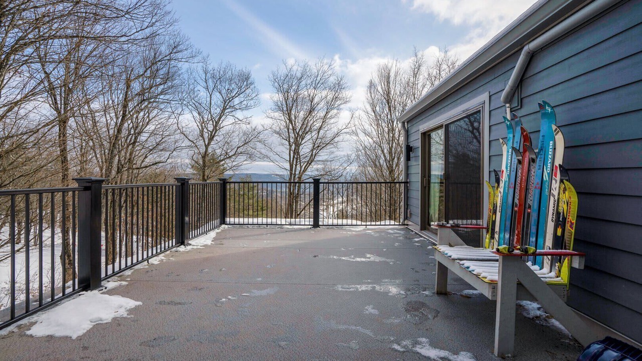 Photo of Patio Balcony in West Hartford