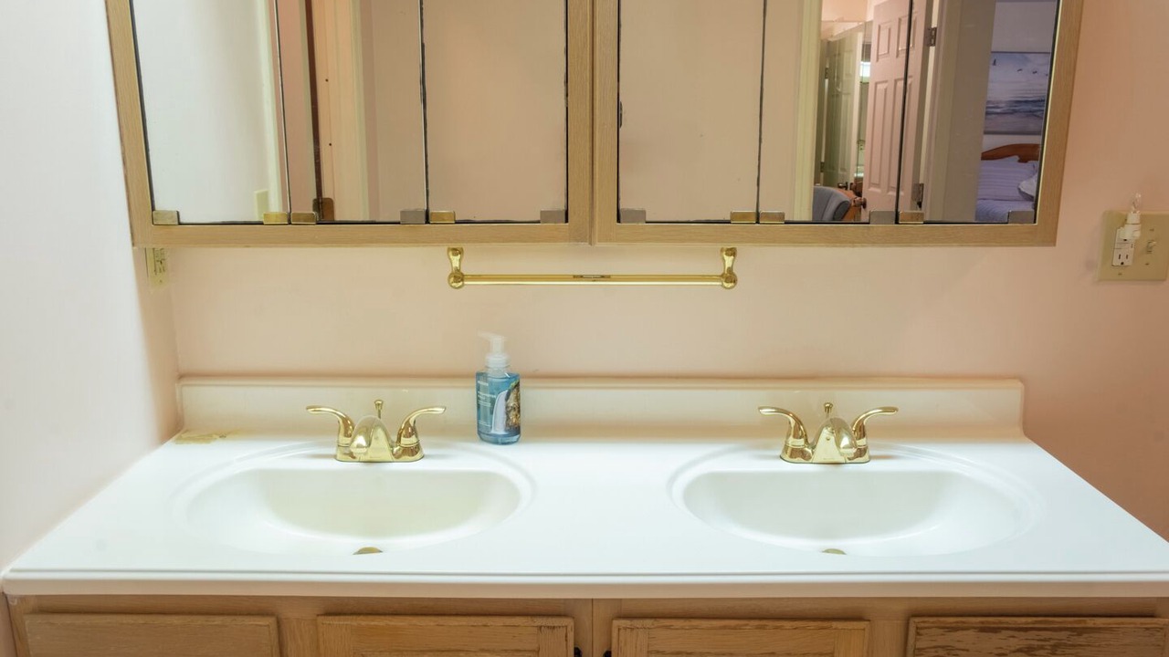 Photo of Bathroom in Newburgh