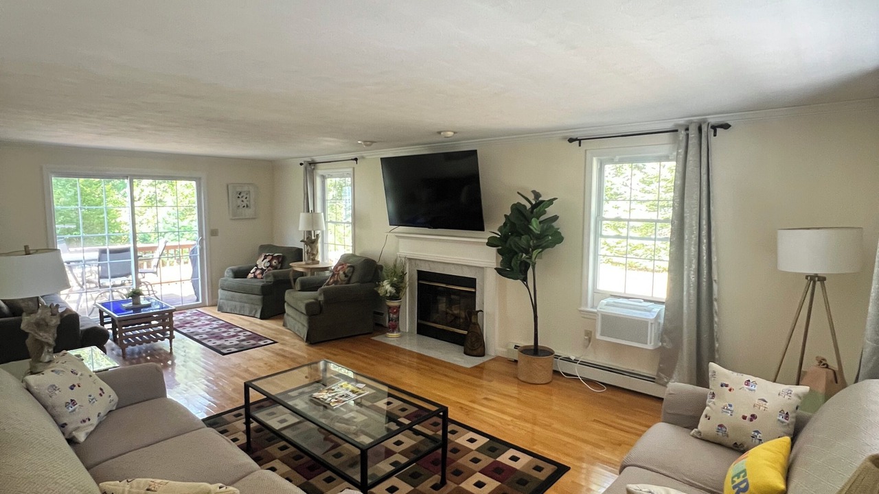 Photo of Livingroom in Charlestown