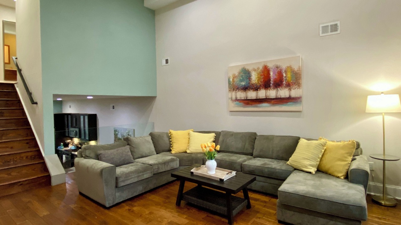 Photo of Livingroom in West Poplar