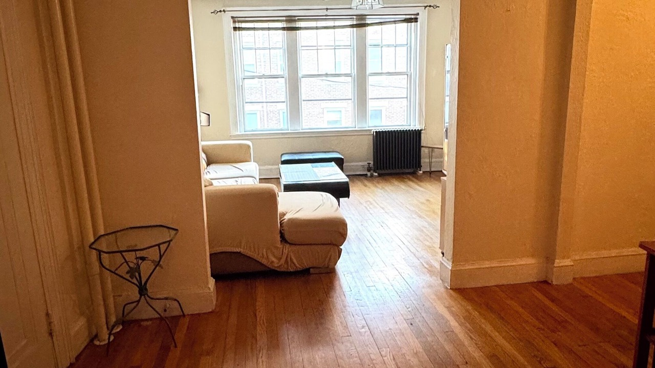 Photo of Livingroom in Cleveland Circle