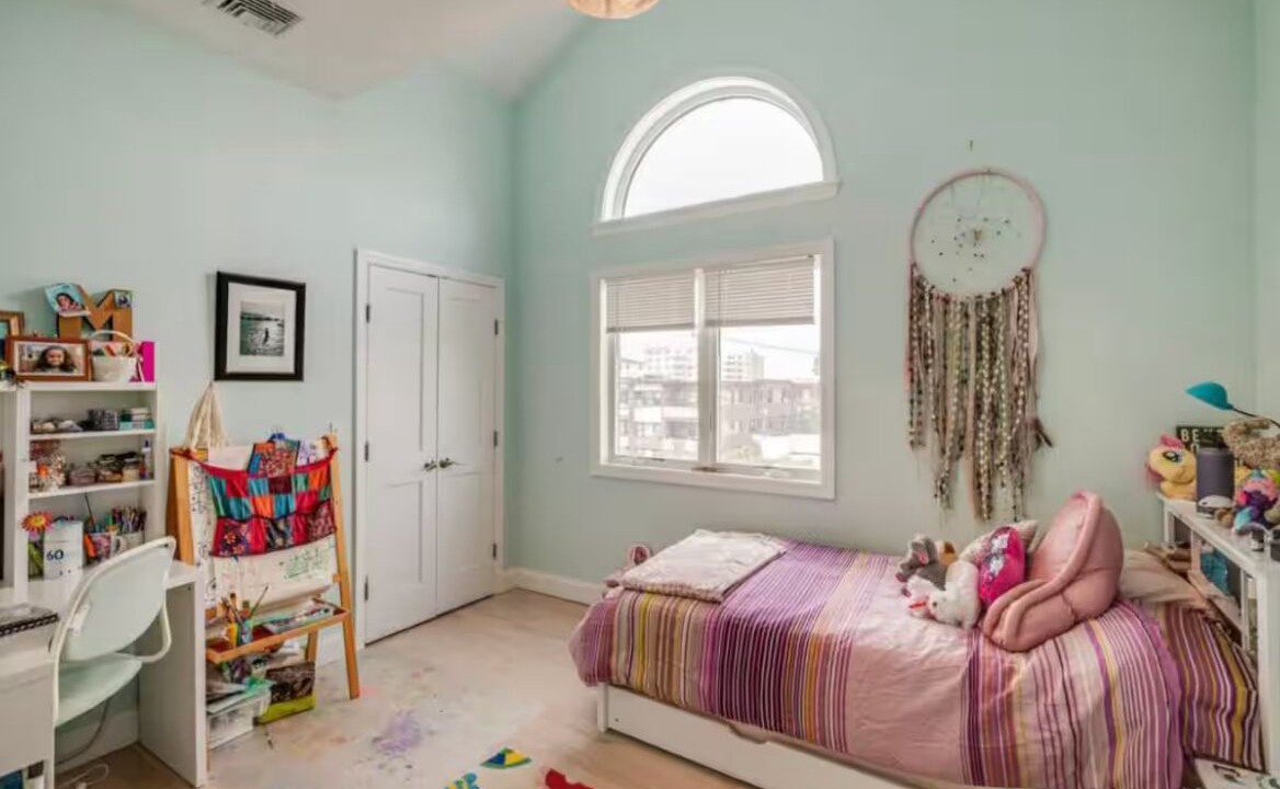 Photo of Bedroom in Long Beach